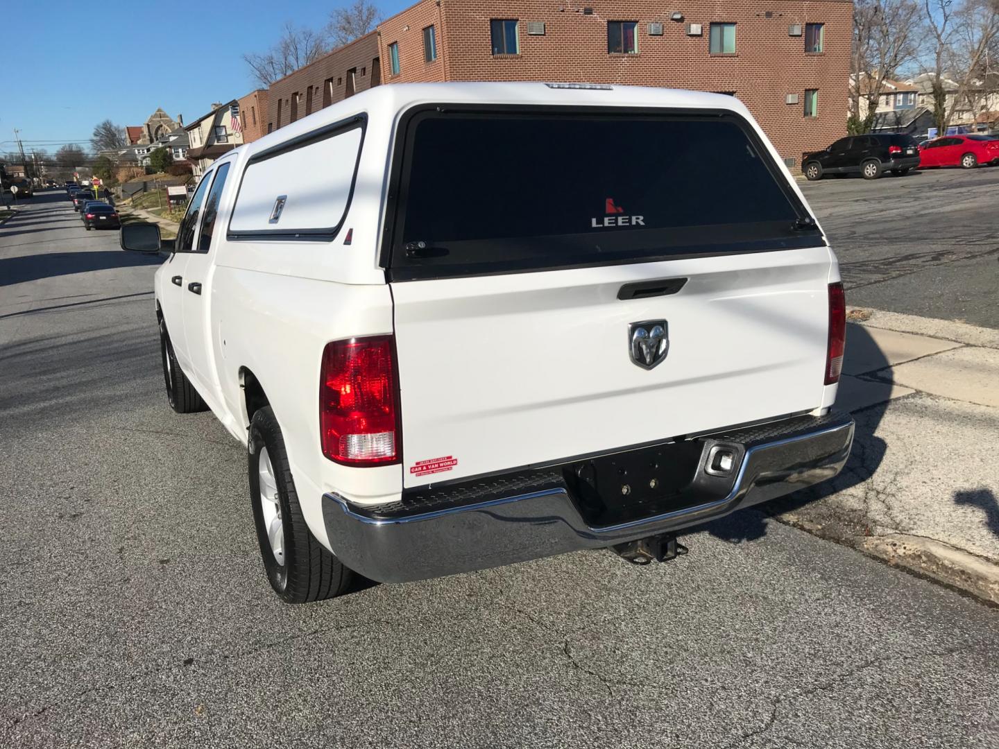 2017 White /Gray RAM 1500 1500 (1C6RR6FG4HS) with an 3.6 V6 engine, Automatic transmission, located at 577 Chester Pike, Prospect Park, PA, 19076, (610) 237-1015, 39.886154, -75.302338 - Photo#5